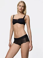 BODY MAKE-UP ILLUSION LACE – šortkové kalhotky, které tvarují křivky Triumph