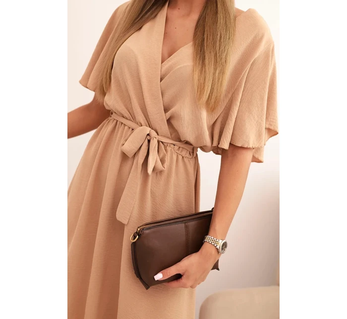 Šaty s překládaným výstřihem camelová