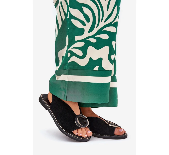 Elegantní Dámské Sandály S Zlatou Ozdobou Na Plochém Podpatku Černé S.Barski model 21685679 - Boto Elegantní Dámské Sandály S Zlatou Ozdobou Na Plochém Podpatku Černé S.Barski model 21685679 - Boto