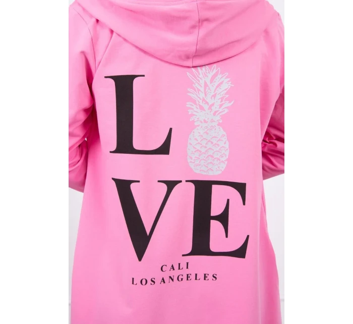 Světle růžový plášť s potiskem