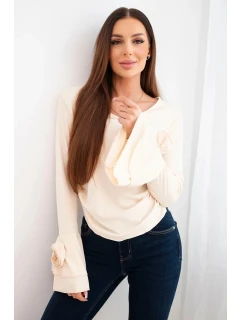Dámská model 21938048 blůza s V výstřihem a volány na rukávech béžová - K-Fashion