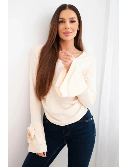 Dámská model 21938048 blůza s V výstřihem a volány na rukávech béžová - K-Fashion