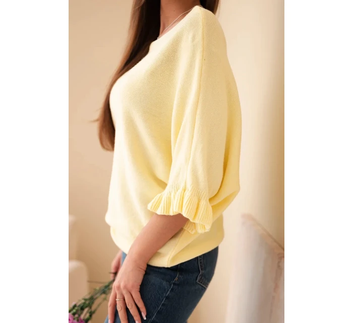 Dámský svetr typu netopýr s kulatým výstřihem žlutý Dámský svetr typu netopýr s kulatým výstřihem žlutý