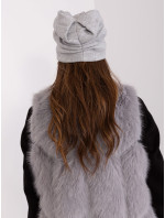 Pletená zimní čepice v šedé barvě