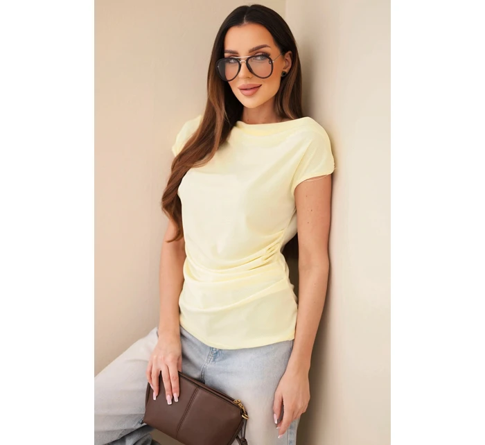 Dámská žebrovaná halenka z viskózy s výstřihem do vody a nařasením žlutá