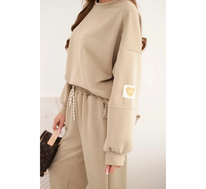 Dámský máslový komplet s volnou mikinou a kalhotami s nápisem LOVE tmavě béžový