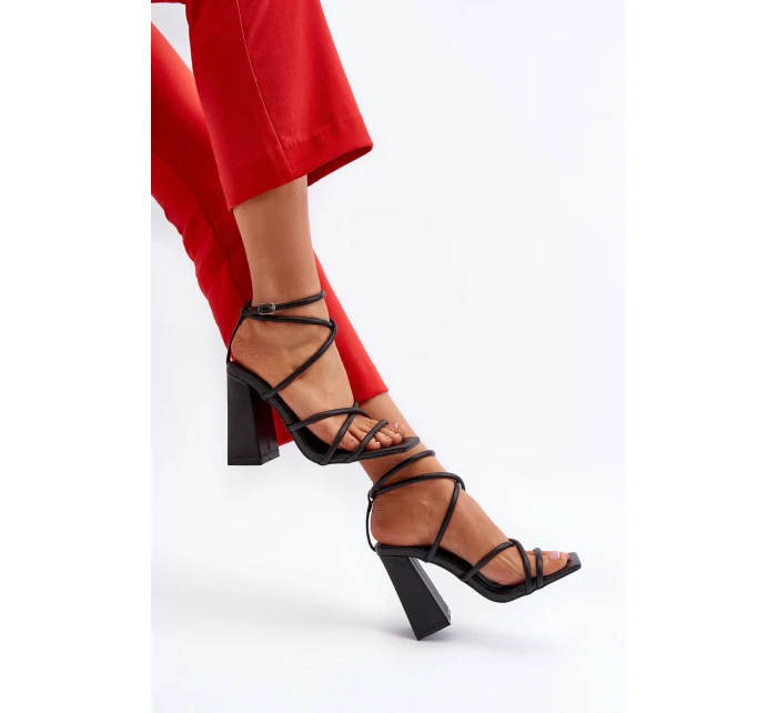 Moderní sandály na podpatku černé model 21650140 - Boto Moderní sandály na podpatku černé model 21650140 - Boto