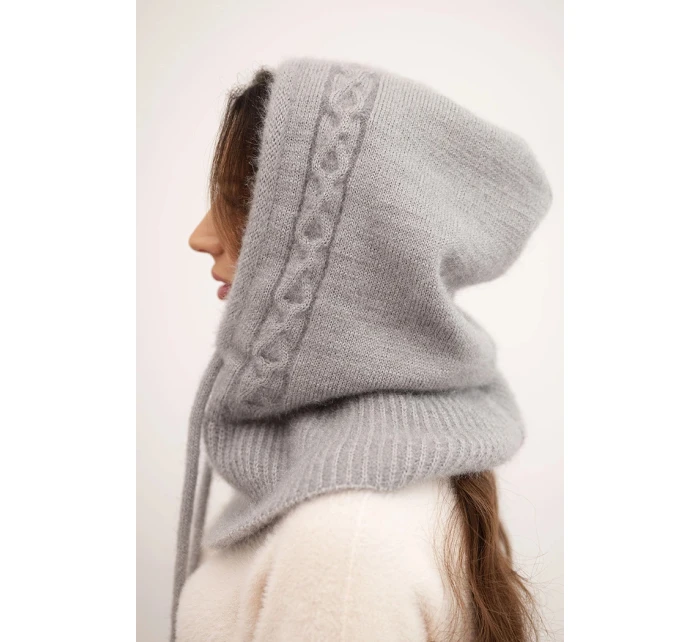 Dámská čepice s kapucí a pleteným vzorem šedá