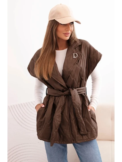 Dámská prošívaná vesta s páskem a širokým límcem hnědá