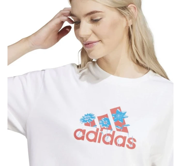 Dámské tričko adidas Flower Pack Badge of Sport bílá IT1421 Dámské tričko adidas Flower Pack Badge of Sport bílá IT1421