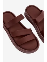 dámské pantofle na platformě s pásky čokoládové model 21943276 - Boto