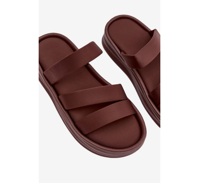 dámské pantofle na platformě s pásky čokoládové model 21943276 - Boto