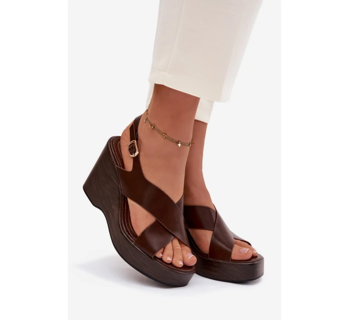 Dámské sandály z eko kůže na platformě Čokoládové model 21937446 - Boto