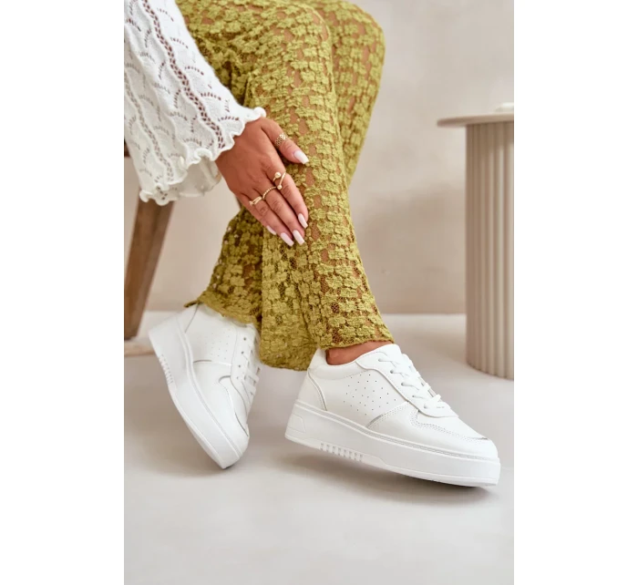 Dámské tenisky na platformě s ozdobným šněrováním bílé model 20458652 - Kesi Dámské tenisky na platformě s ozdobným šněrováním bílé model 20458652 - Kesi