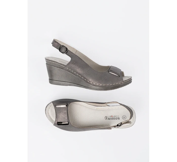 Moderní šedo-stříbrné sandály dámské na klínku Moderní šedo-stříbrné sandály dámské na klínku