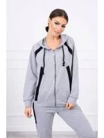 Šedá pruhovaná sportovní souprava Šedá pruhovaná sportovní souprava