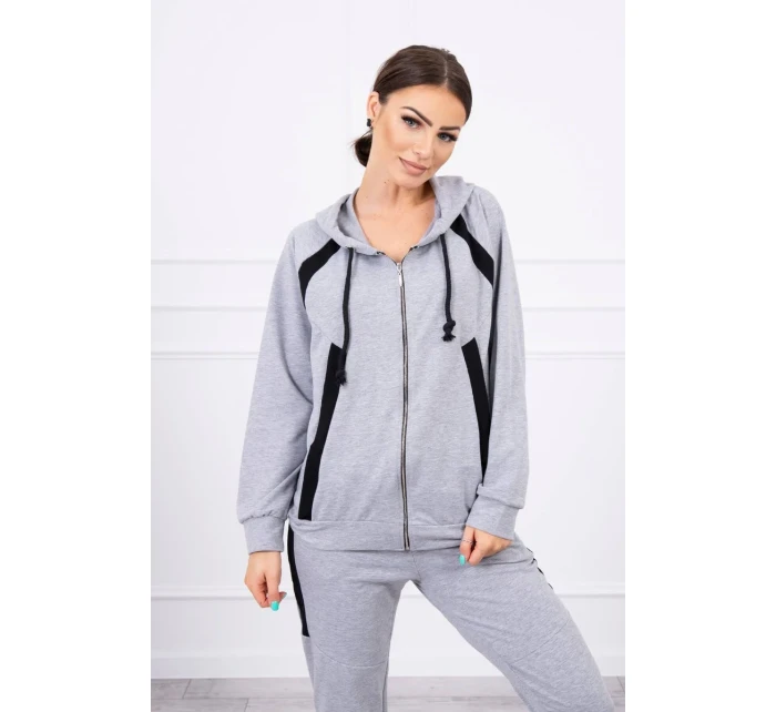 Šedá pruhovaná sportovní souprava Šedá pruhovaná sportovní souprava