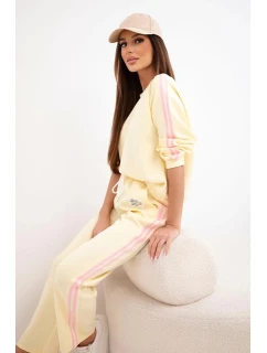 Dámská souprava Masełko s lampasy a volnou mikinou žlutý