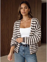 Kardigan damski oversize w model 22404923 - FashionStreet Kardigan damski oversize w model 22404923 - FashionStreet