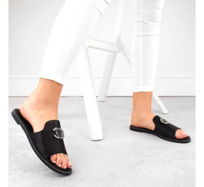 Pohodlné žabky se zirkony S.Barski W OLI258A černá