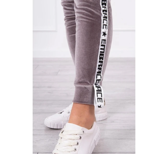 Velurová souprava s ozdobnými model 21752924 šedá - K-Fashion Velurová souprava s ozdobnými model 21752924 šedá - K-Fashion