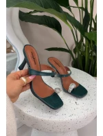 Dámské lodičky na podpatku s ozdobným detailem tmavě zelené model 21943395 - Boto