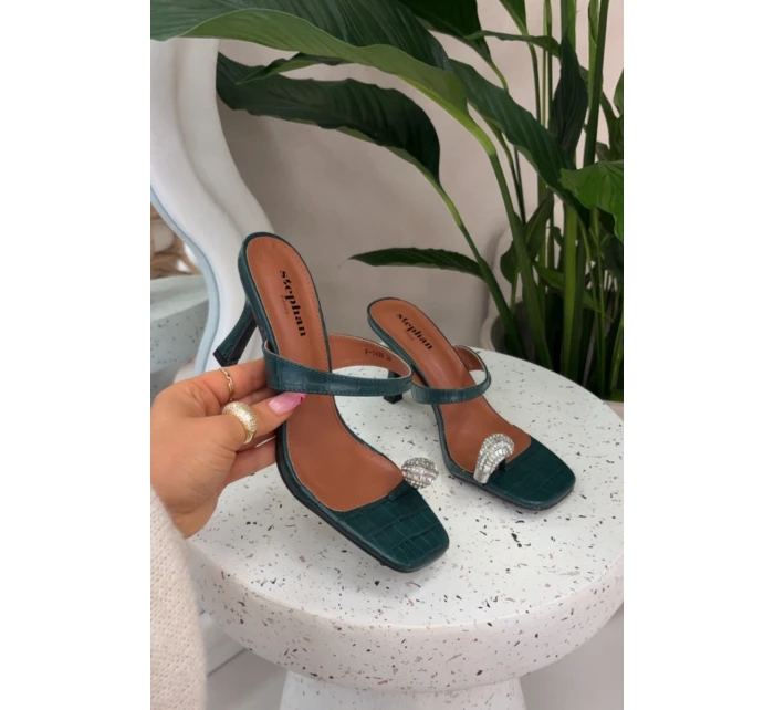 Dámské lodičky na podpatku s ozdobným detailem tmavě zelené model 21943395 - Boto