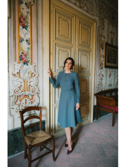 model 21319075 Šaty s mašlemi šedé - STYLOVE