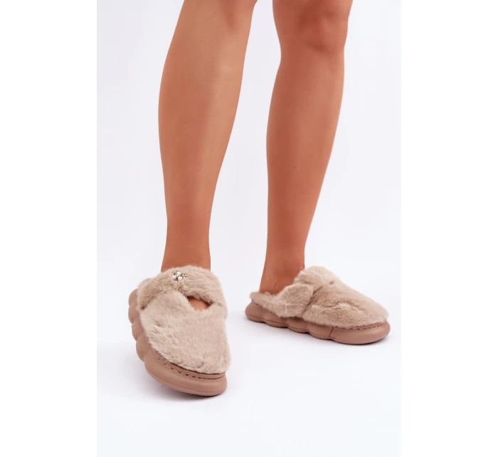 Pantofle S Tmavě Béžové model 21681715 - Boto Pantofle S Tmavě Béžové model 21681715 - Boto