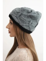 Dámská zimní čepice z vlny s vzorem šedá model 21782983 - K-Fashion Dámská zimní čepice z vlny s vzorem šedá model 21782983 - K-Fashion