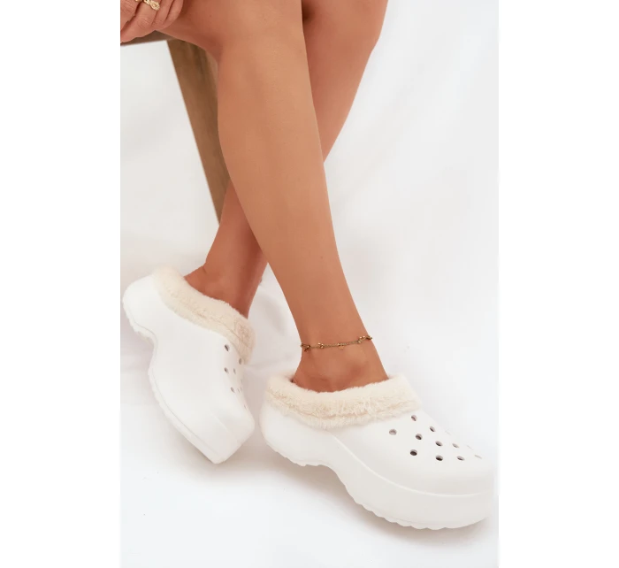 Dámské pěnové pantofle zateplené kožíškem – bílé Palvine Dámské pěnové pantofle zateplené kožíškem – bílé Palvine