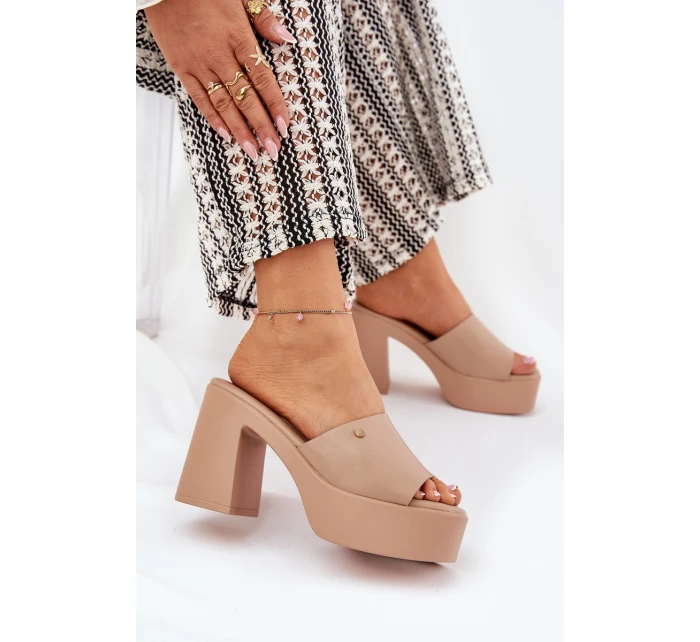 Dámské Sandały Z Eko Kůže Na Podpatku A Platformě Khaki model 21688928 - Boto Dámské Sandały Z Eko Kůže Na Podpatku A Platformě Khaki model 21688928 - Boto