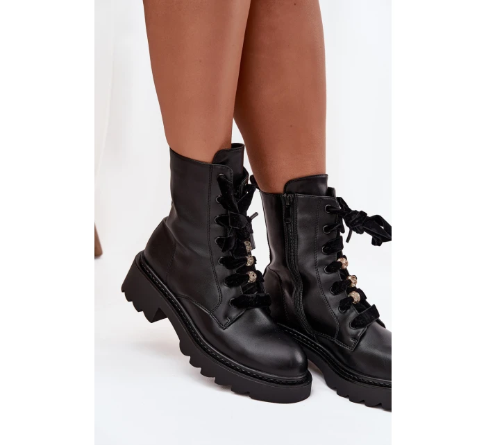 Zateplené dámské kotníkové boty s ozdobným šněrováním černé Elindra