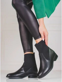 Výborné černé kotníčkové boty dámské na plochém podpatku