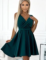 478-3 MAYA Šaty s delšími zády, výstřihem a páskem - BOTTLE GREEN