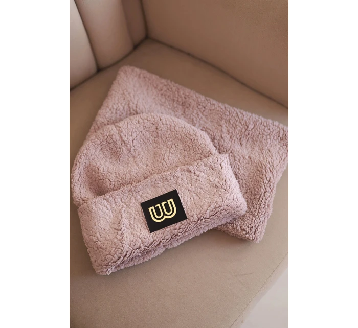 Dámská model 21495021 souprava čepice a šála s ozdobnou nášivkou tmavě pudrově růžová - K-Fashion