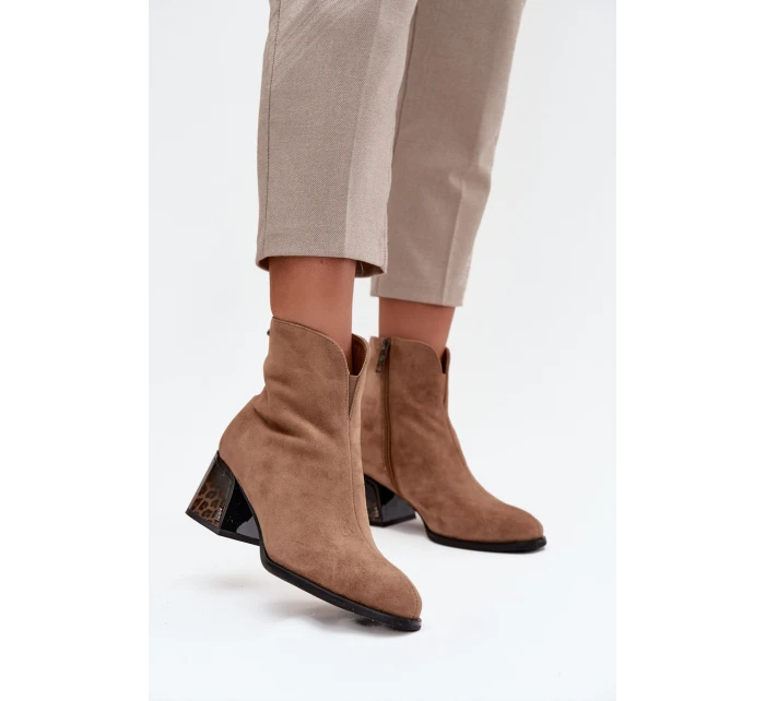 Dámské kotníkové boty z přírodní semiš s podpatkem vyhřívané model 21713380 Camel - VINCEZA