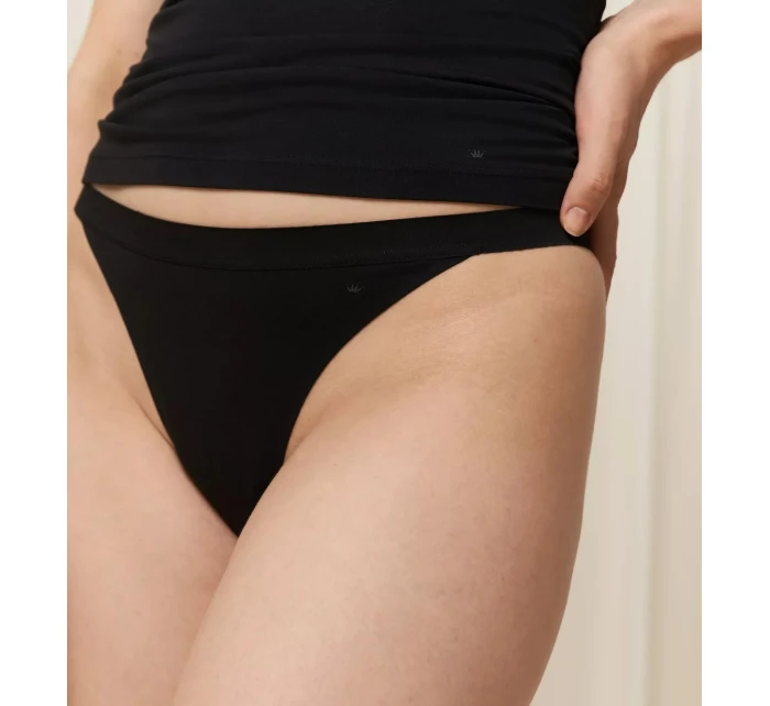 Dámské tanga Smart Natural Brazilian String - BLACK - černá 0004 - TRIUMPH Dámské tanga Smart Natural Brazilian String - BLACK - černá 0004 - TRIUMPH