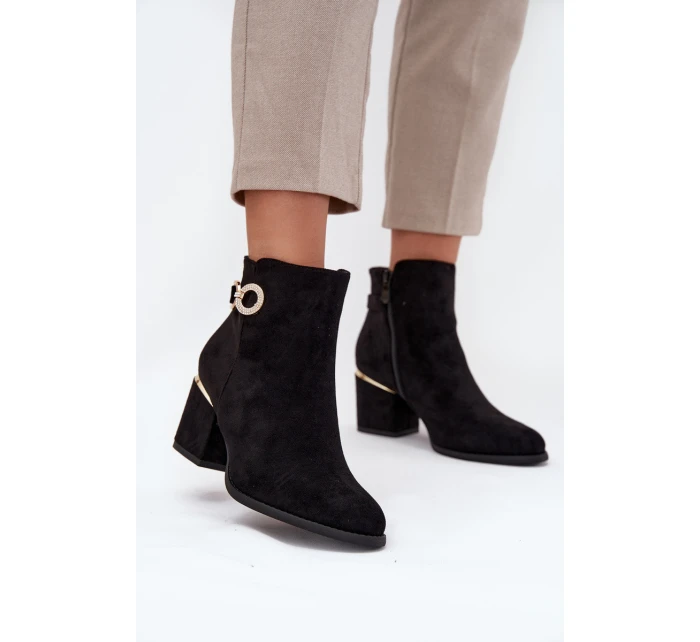 Zateplené dámské kotníkové boty se zlatými detaily na podpatku černé Dorisse