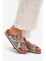 Vzorované dámské pantofle na korkové platformě s přezkami model 21693941 Multikolor - Lee Cooper Vzorované dámské pantofle na korkové platformě s přezkami model 21693941 Multikolor - Lee Cooper