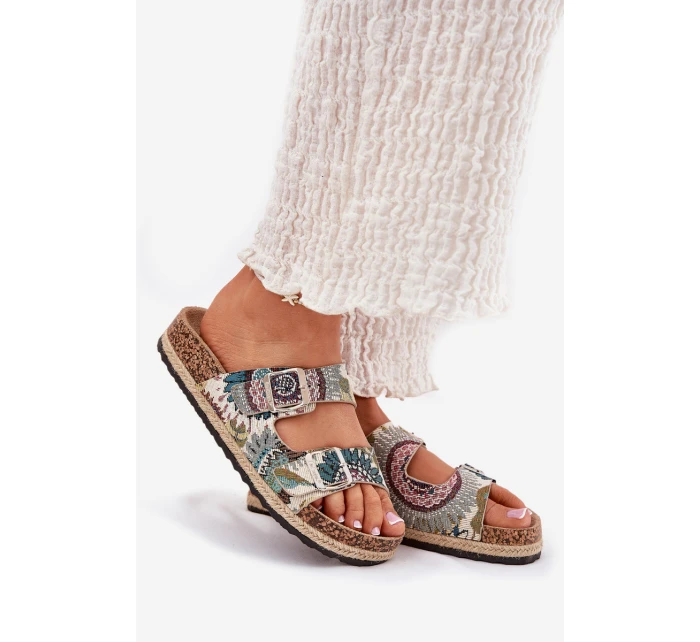 Vzorované dámské pantofle na korkové platformě s přezkami model 21693941 Multikolor - Lee Cooper Vzorované dámské pantofle na korkové platformě s přezkami model 21693941 Multikolor - Lee Cooper