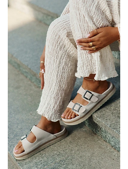 Dámské Semišové Pantofle S Přezkami Béžové model 21694706 - D.Franklin