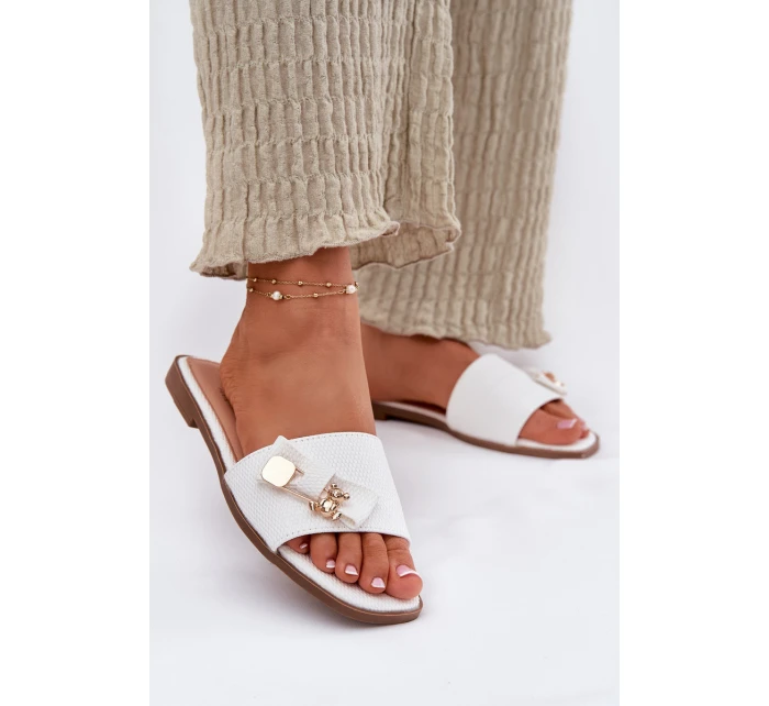 Dámské Pantofle Na Plochém Podpatku S Mašlí Bílé Sallariela Dámské Pantofle Na Plochém Podpatku S Mašlí Bílé Sallariela