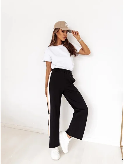 Bílý dámský sportovní komplet sportowy - oversize tričko t-shirt a teplákové kalhoty (VE89) Bílý dámský sportovní komplet sportowy - oversize tričko t-shirt a teplákové kalhoty (VE89)