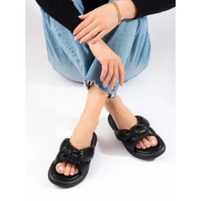 Zajímavé dámské  nazouváky černé bez podpatku