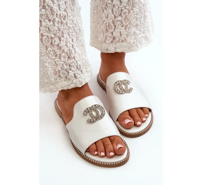 Elegantní Dámské Lesklé Žabky S Ozdobou S.Barski KV27-050 Stříbrné Elegantní Dámské Lesklé Žabky S Ozdobou S.Barski KV27-050 Stříbrné