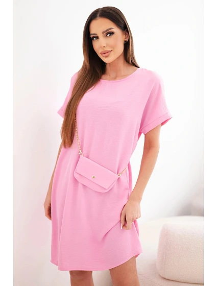 Dámské šaty s krátkým rukávem a model 22064451 na řetízku bonbónově růžová - K-Fashion