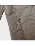 Tenká béžová dámská prošívaná bunda s kapucí model 21001841 - J.STYLE Tenká béžová dámská prošívaná bunda s kapucí model 21001841 - J.STYLE
