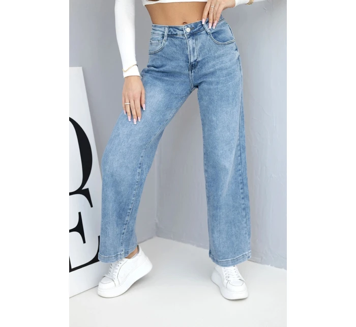 Dámské džíny s širokou nohavicí a vysokým pasem Dámské džíny s širokou nohavicí a vysokým pasem
