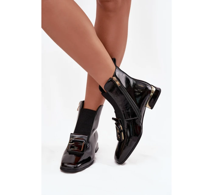 Kožené lakované dámské kotníkové boty na nízkém podpatku s ozdobou model 21715514 Černé - D&A